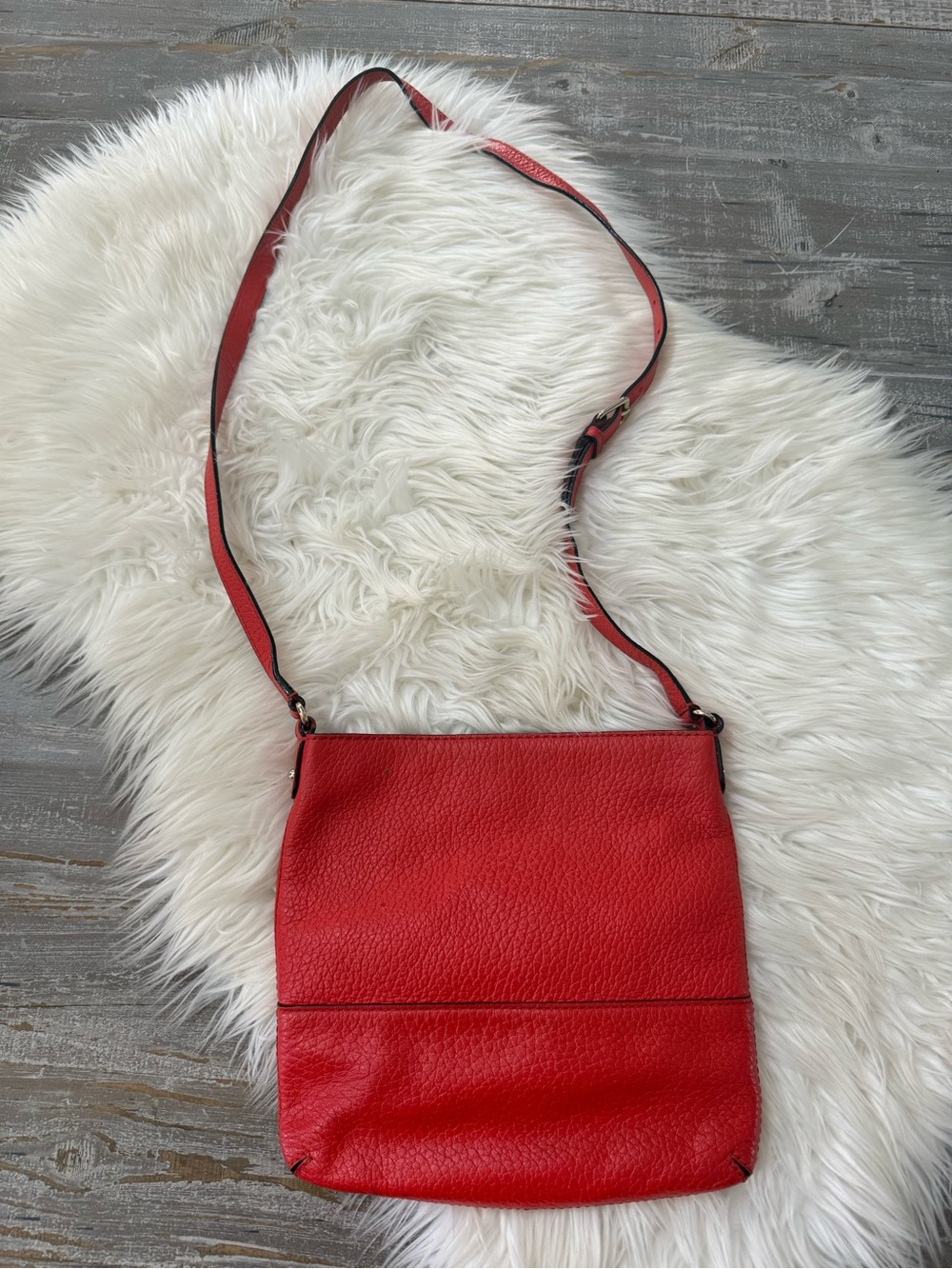 Kate Spade New York Southport Avenue Cora Red Pebbled Leather Crossbody Bag - Picture 5 of 8